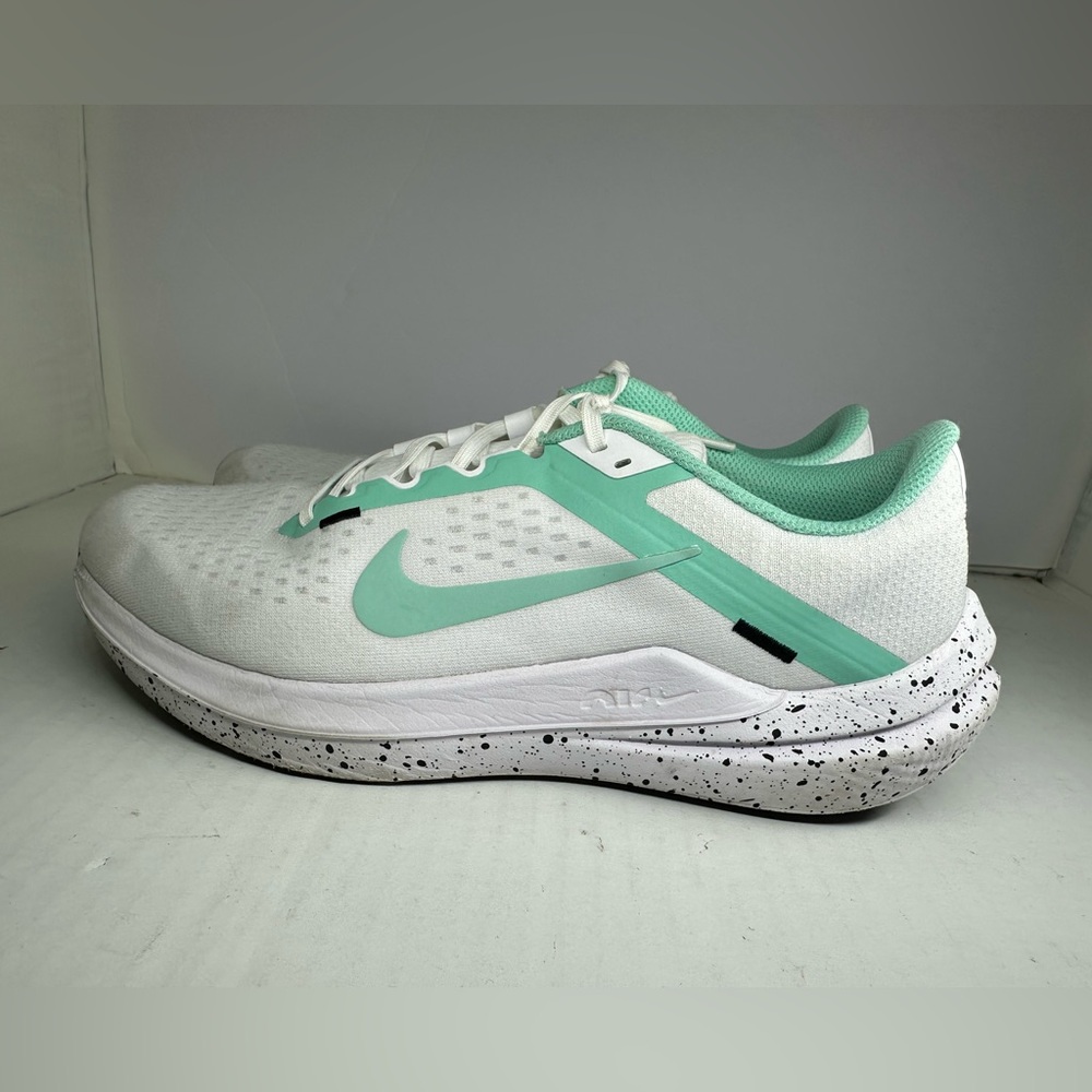 Nike Air  Winflo Women’s Size 10 White/Emerald Rise Road Running Shoes